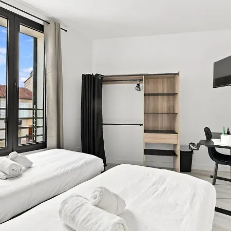 Holiday home Privee Avec Deux Lits Simple, Tv Et Bureau *