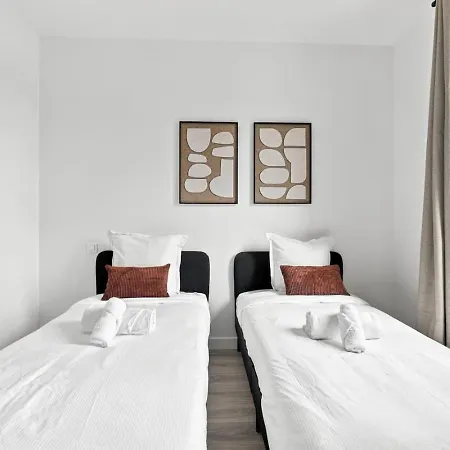 Privee Avec Deux Lits Simple, Tv Et Bureau Holiday home Asnieres-sur-Seine