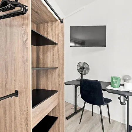 Dom wakacyjny Privee Avec Deux Lits Simple, Tv Et Bureau *