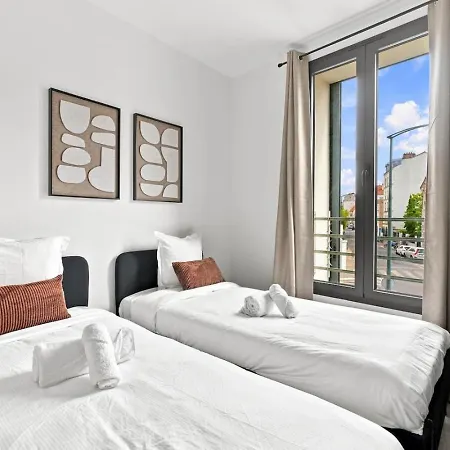Holiday home Privee Avec Deux Lits Simple, Tv Et Bureau Asnieres-sur-Seine